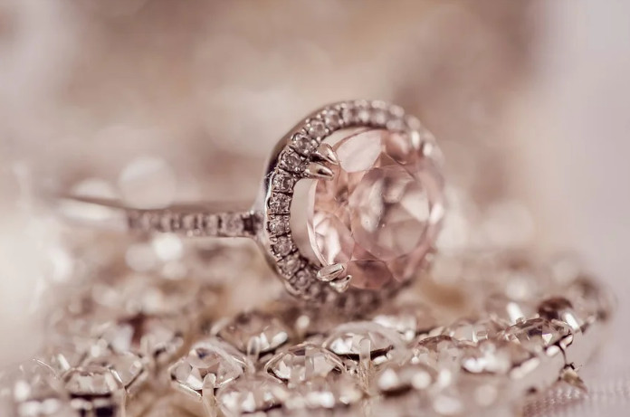 品牌全案設(shè)計(jì)如何賦予品牌象征意義與情感價(jià)值