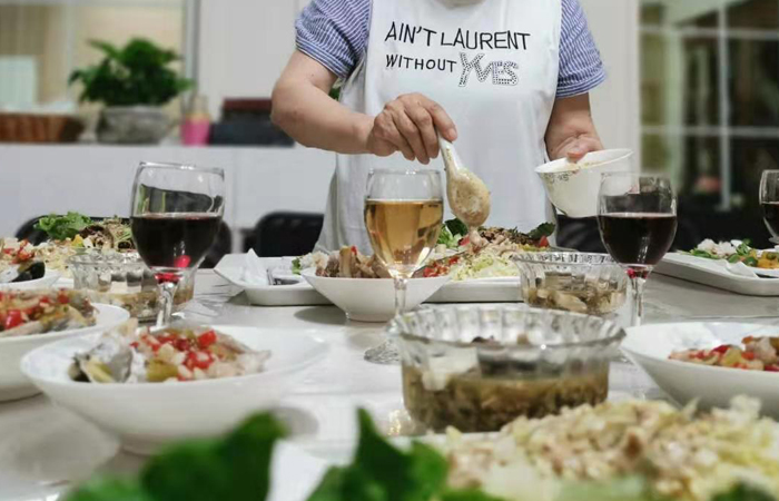 上海餐飲品牌全案策劃的主要策略是什么？